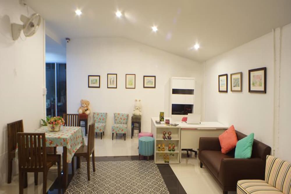 the grace house chiangmai hostel