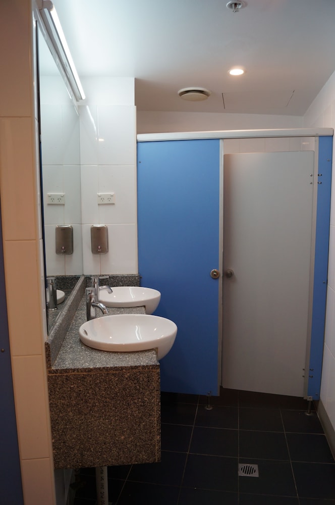 790 on george backpackers