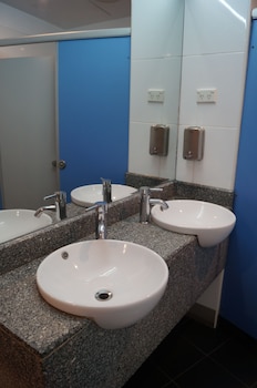 790 on george backpackers