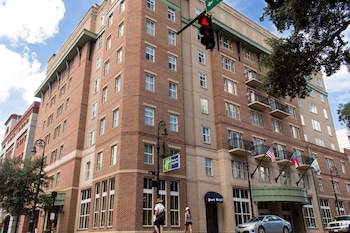 holiday inn express savannah historic district by ihg