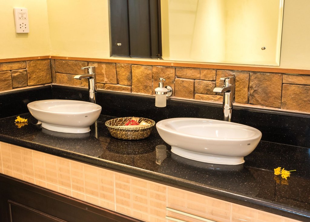 oasis hotel restaurant and spa