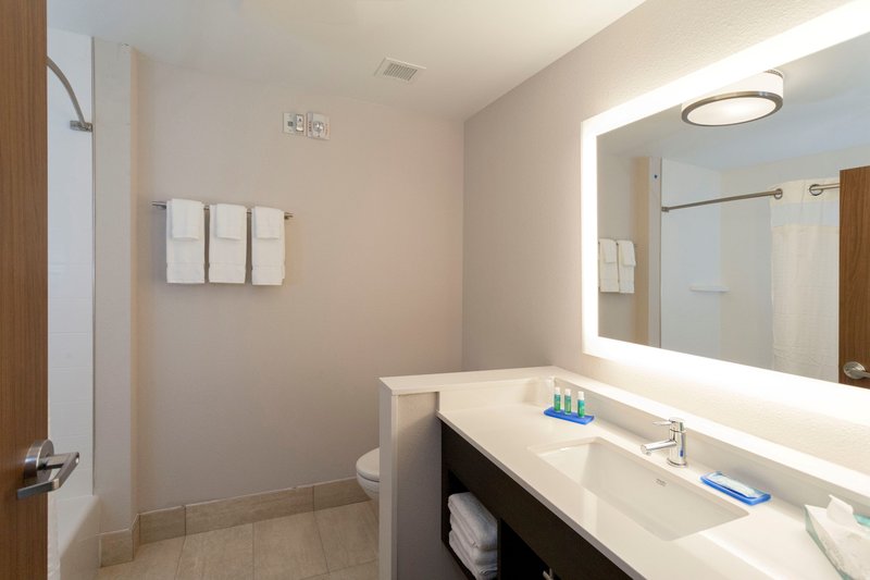 holiday inn express rockford loves park