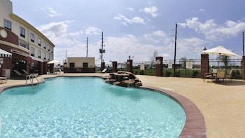 holiday inn express hotel and suites sealy by ihg