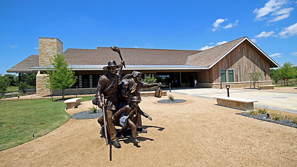 holiday inn express hotel and suites sealy by ihg