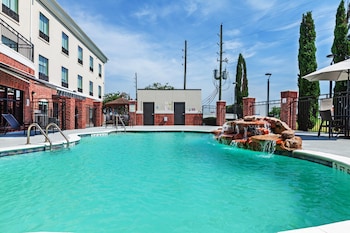 holiday inn express hotel and suites sealy by ihg