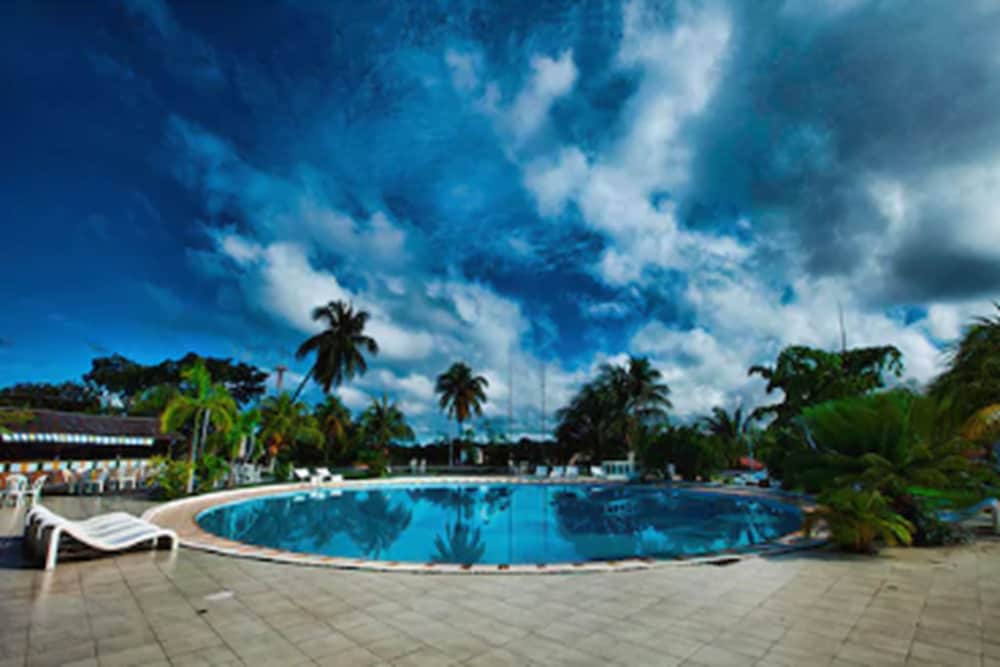 barrudada tropical hotel