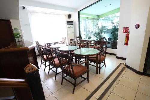 oyo 210 apple tree suites
