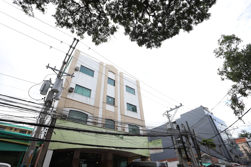oyo 210 apple tree suites