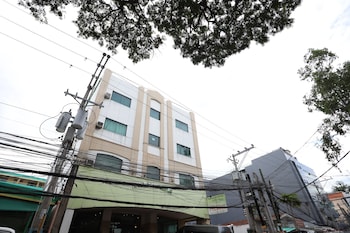 oyo 210 apple tree suites