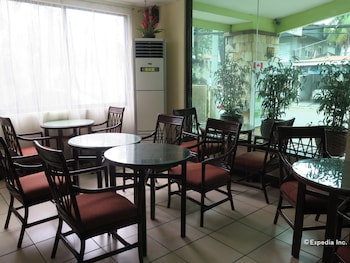 oyo 210 apple tree suites