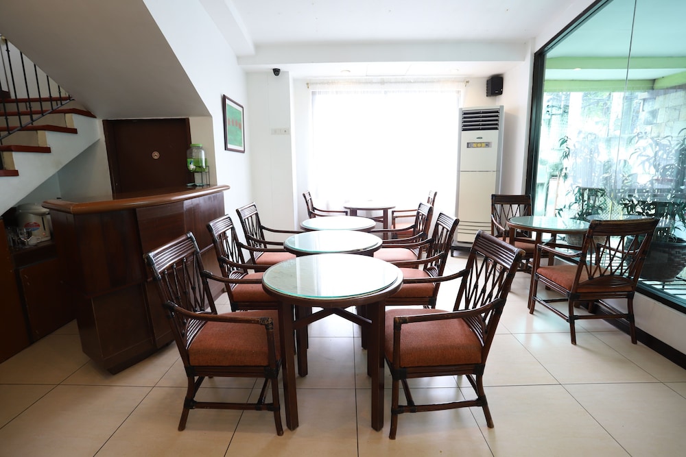oyo 210 apple tree suites