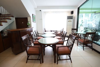 oyo 210 apple tree suites