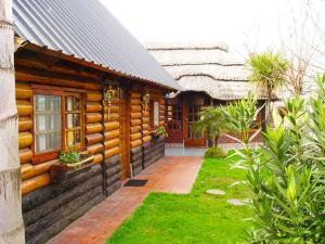 los platanos cabanas and suites