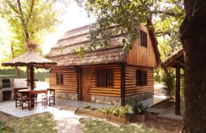 los platanos cabanas and suites