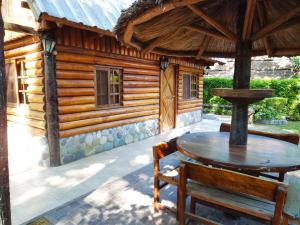 los platanos cabanas and suites