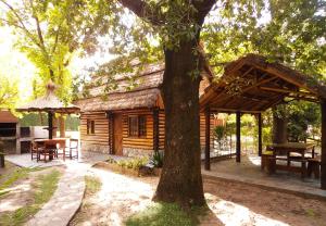 los platanos cabanas and suites