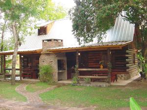los platanos cabanas and suites