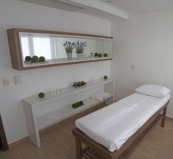 Awa Resort Hotel,Trinidad>>Encarnacion,4 star