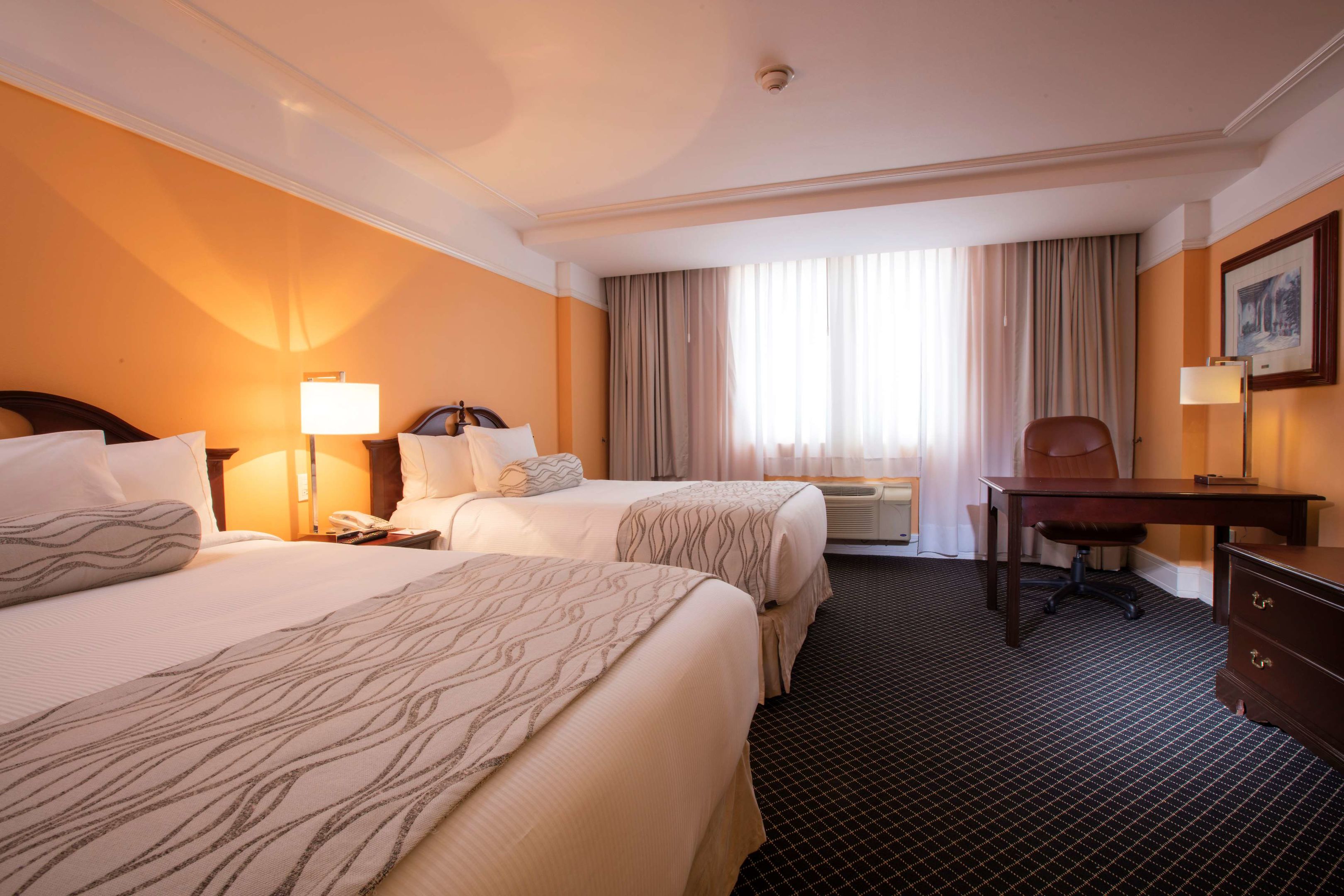 krystal urban guadalajara