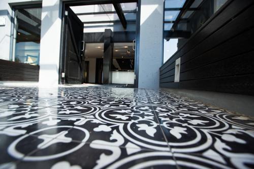 max executive apartments