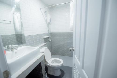 coconut grove hotel samui hostel