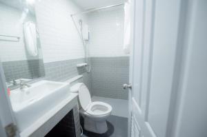 coconut grove hotel samui hostel