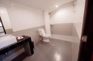 coconut grove hotel samui hostel