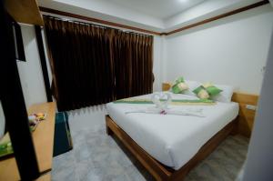 coconut grove hotel samui hostel