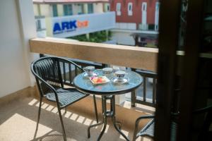 coconut grove hotel samui hostel