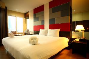 the sunreno hotel bangkok