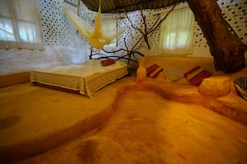 saraya art cafe bandb