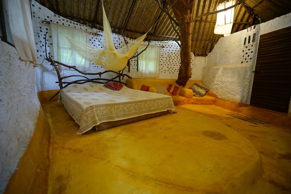 saraya art cafe bandb