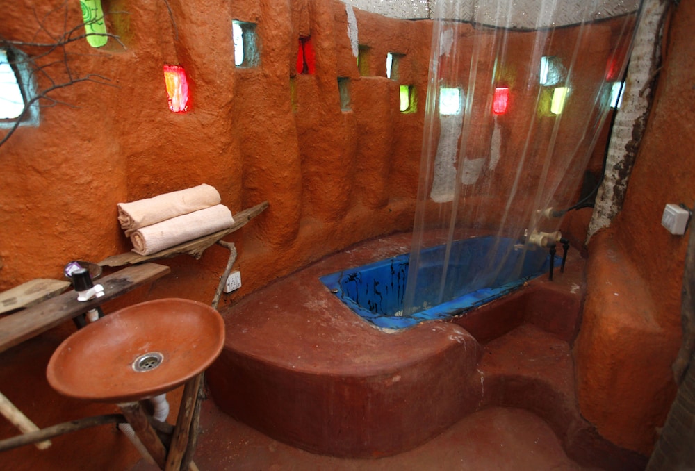 saraya art cafe bandb