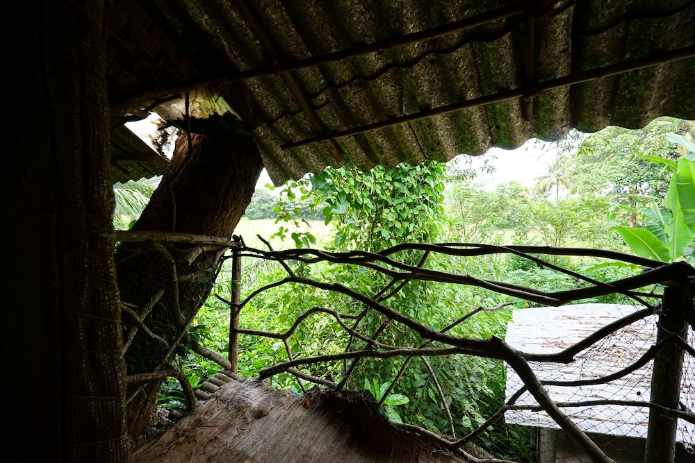 saraya art cafe bandb