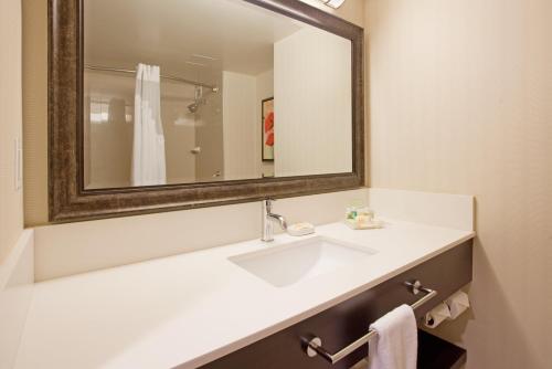 holiday inn vancouver centre by ihg