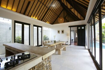 artemis villa and hotel