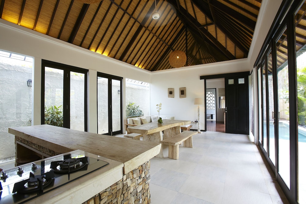 artemis villa and hotel