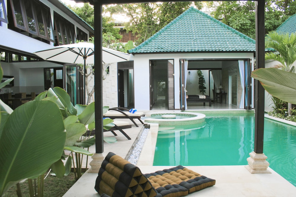 artemis villa and hotel