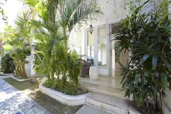 artemis villa and hotel