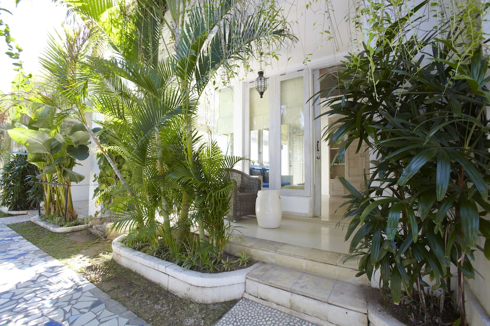 artemis villa and hotel