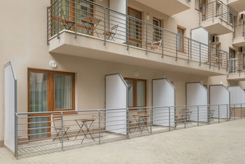 maple tree apartments