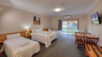 Chinchilla Great Western Motor Inn,Chinchilla>>Brisbane,3.5 star