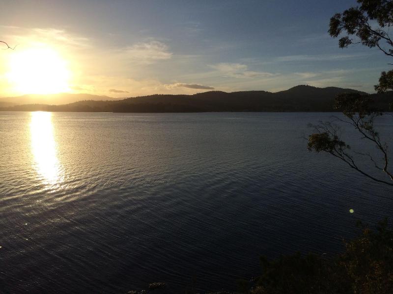 Tranquil Point,Deep Bay>>Cygnet,3 star