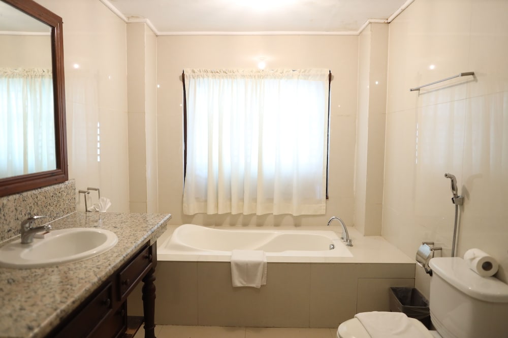 las casas filipinas de acuzar