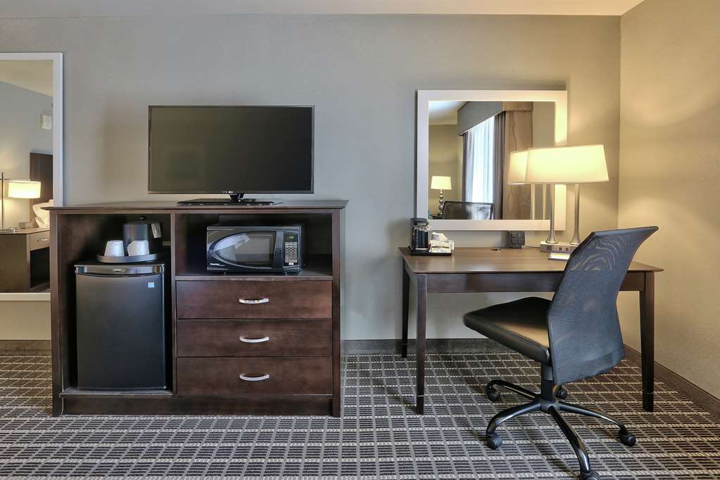 hampton inn and suites albuquerque airport