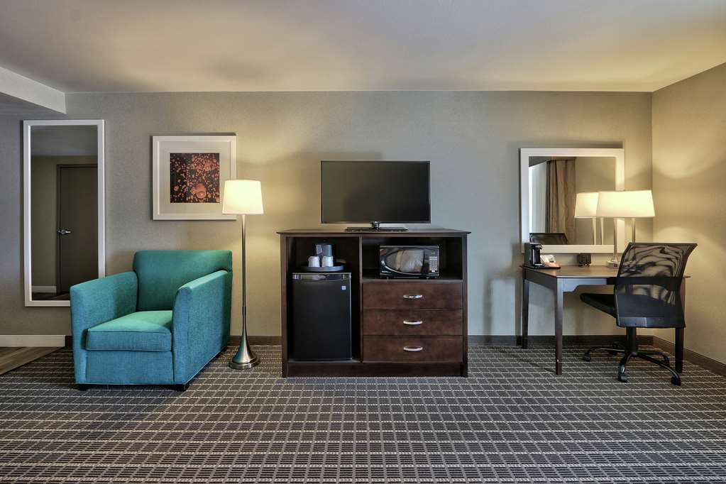 hampton inn and suites albuquerque airport