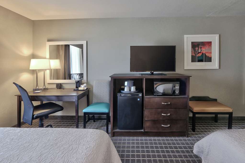 hampton inn and suites albuquerque airport