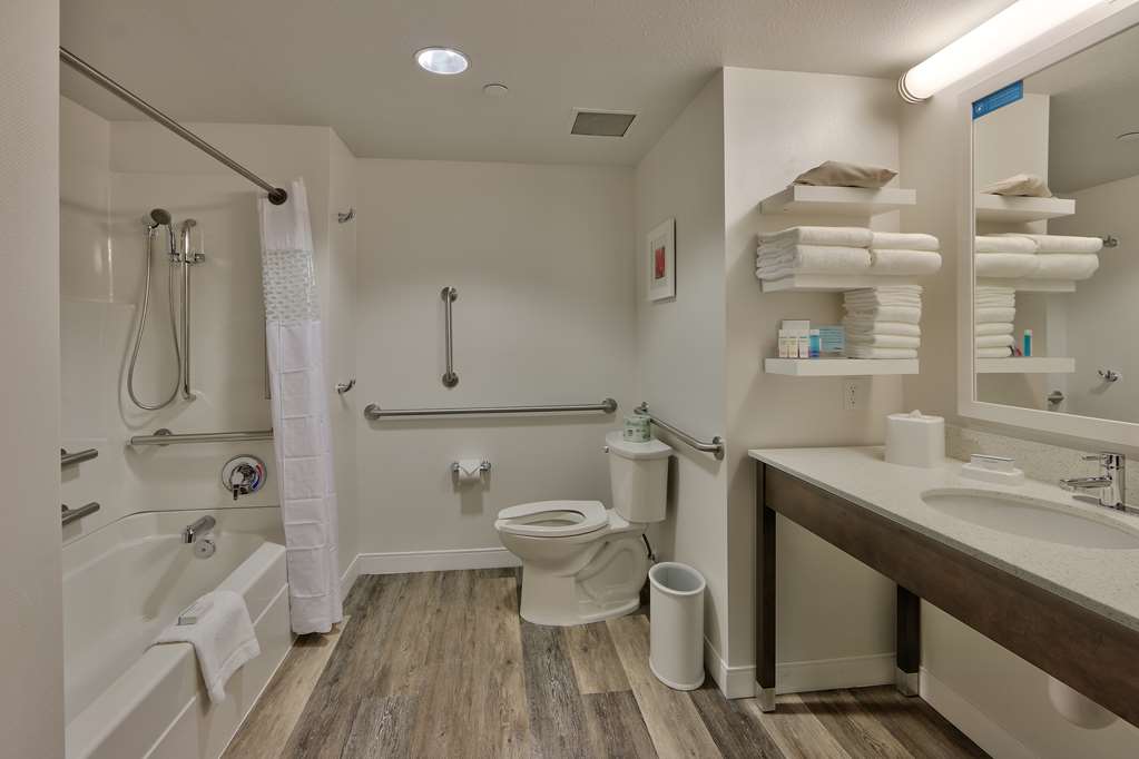 hampton inn and suites albuquerque airport