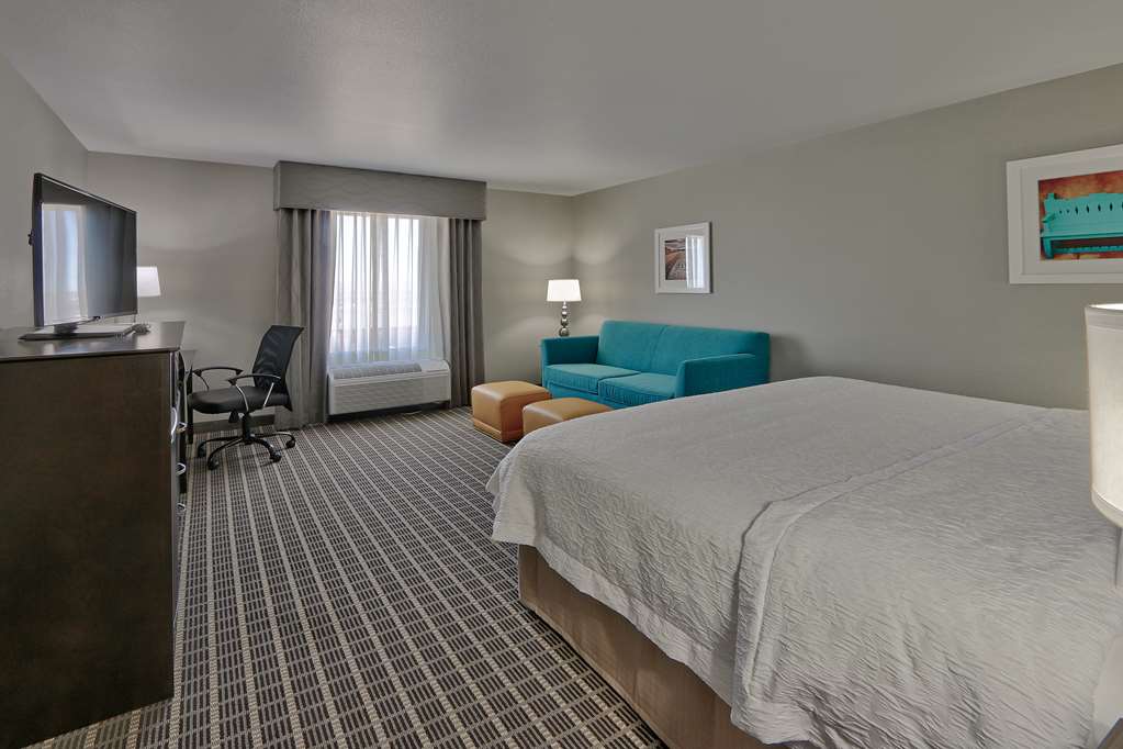 hampton inn and suites albuquerque airport