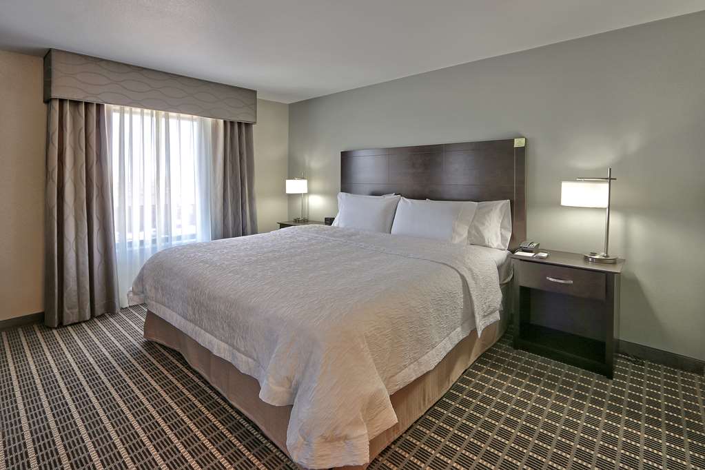 hampton inn and suites albuquerque airport